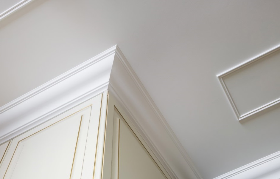 Image of a corner ceiling cornice featuring intricate cove crown molding.