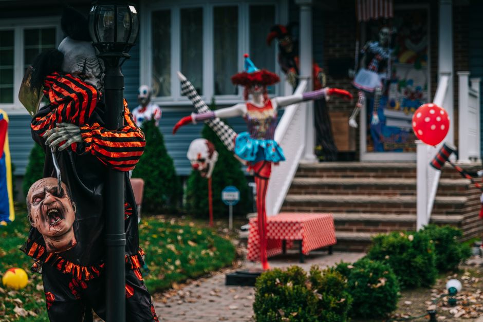11 Exclusive Halloween Driveway Ideas To Level Up Your Decor