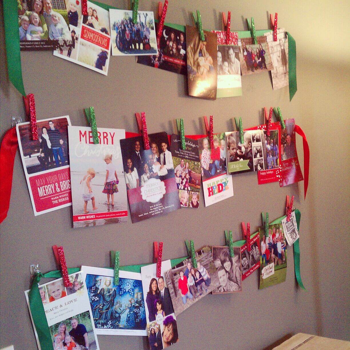 3 Creative and Festive Ways to Display Christmas Cards 