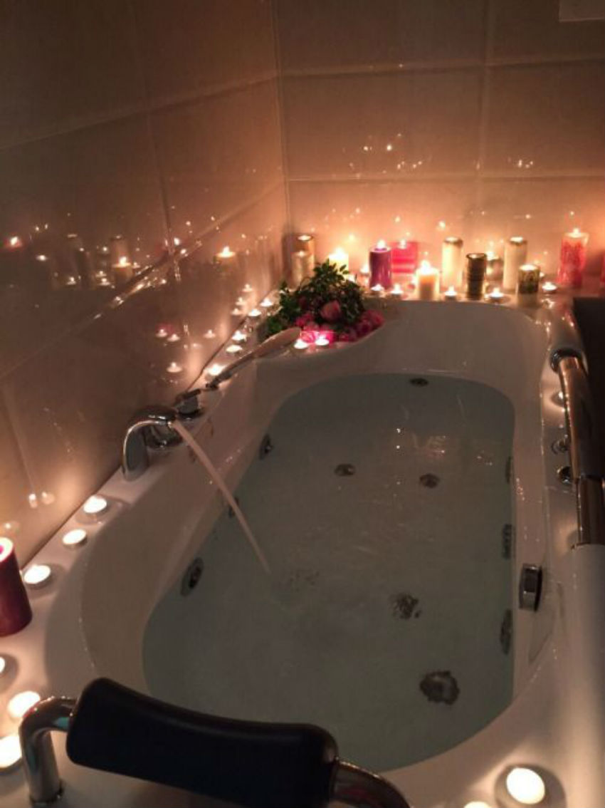 Candles in various shapes and colors all around the bathtub to make anyone feel great even if alone. Image Source: Pinterest