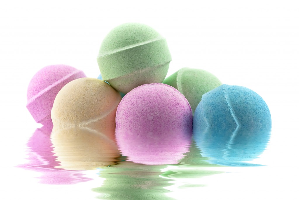 How to Make DIY Bath Bombs Mom Will Love