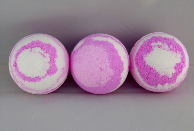 diy bath bombs for mother's day lavender and oatmeal