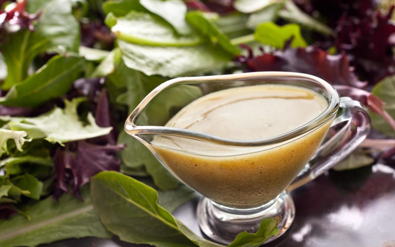 5 Delicious Salad Dressings You Can Make Yourself