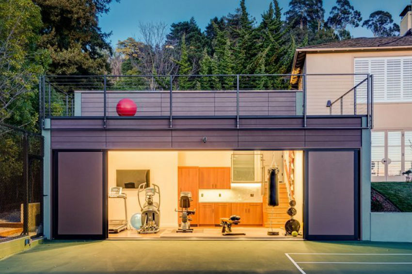 Isn't his garage transformed into a gym fantastic? Image Source: Minimalisti