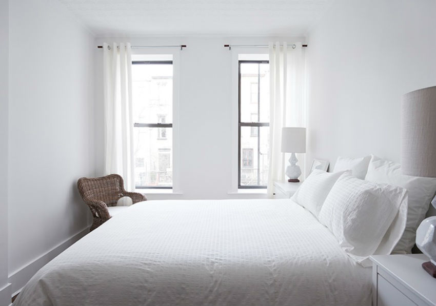 Keep bed lining clean and neat so buyers feel like they want to sleep in the bedroom. Image Source: Nbaynadamas
