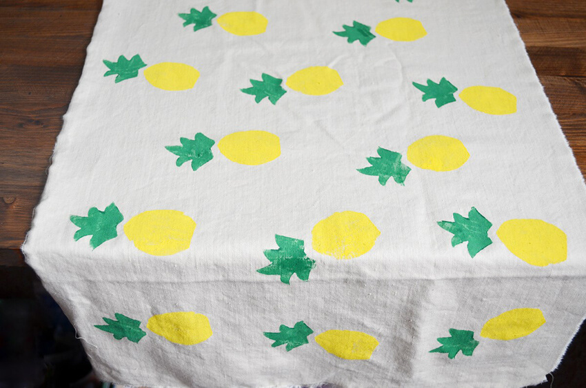 This DIY pineapple table runner is an adorable addition to your Labor Day party!