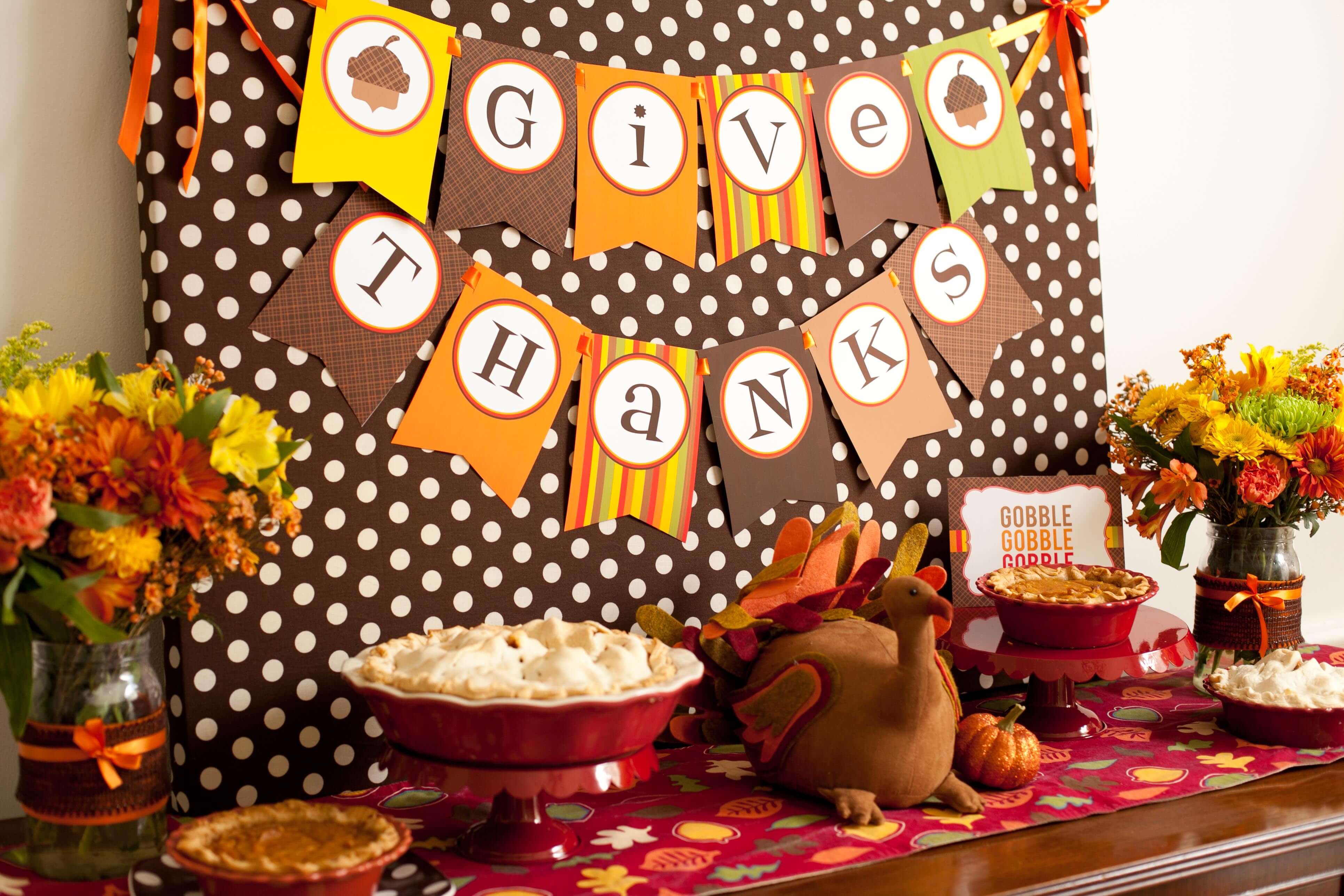 DIY fall decor for Thanksgiving dining experiences