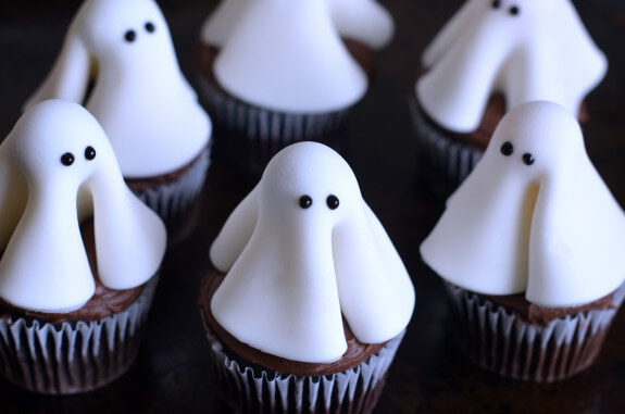 Tiny itty bitty ghosts make a spooky treat!