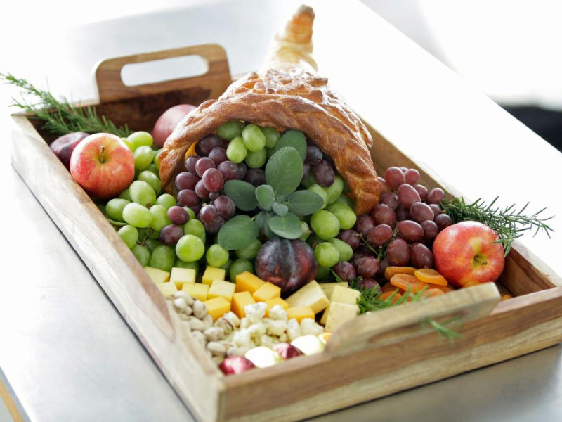 Edible centerpieces will always be welcome among guests. Source: HGTV 