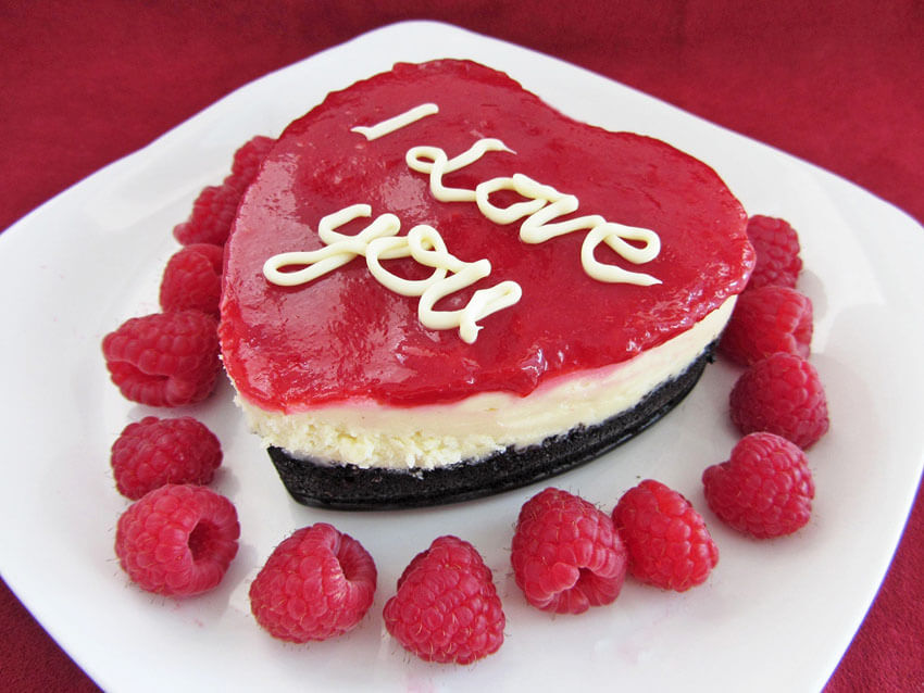 Most people love cheesecake, so why not make it into a heart?