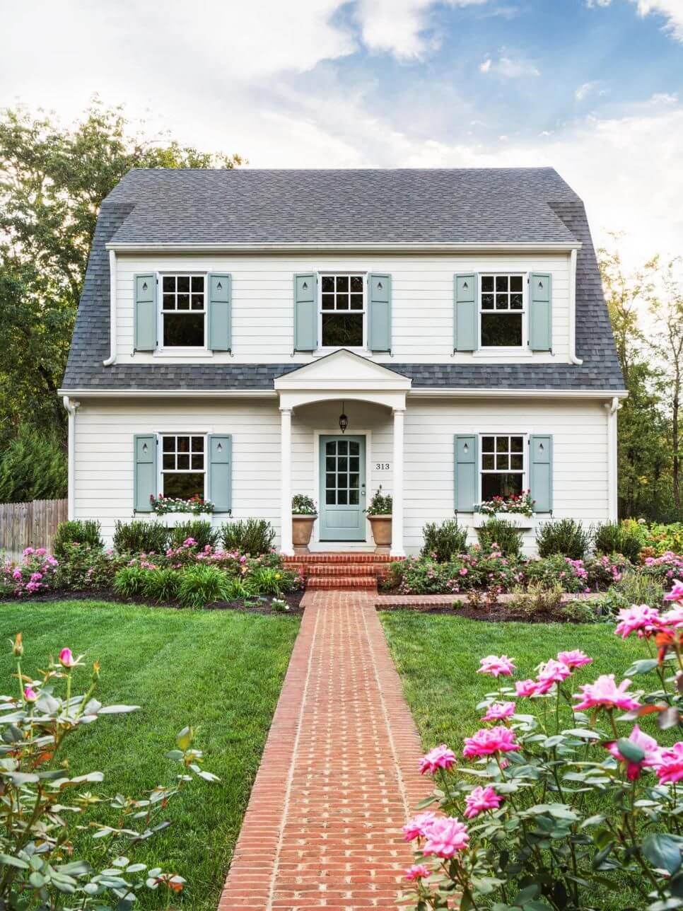 An almost monotone color palette for a simple yet beautiful look. Source: HGTV