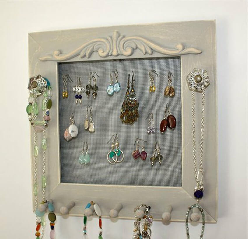 A DIY picture frame jewelry hanger is the perfect weekend DIY project!