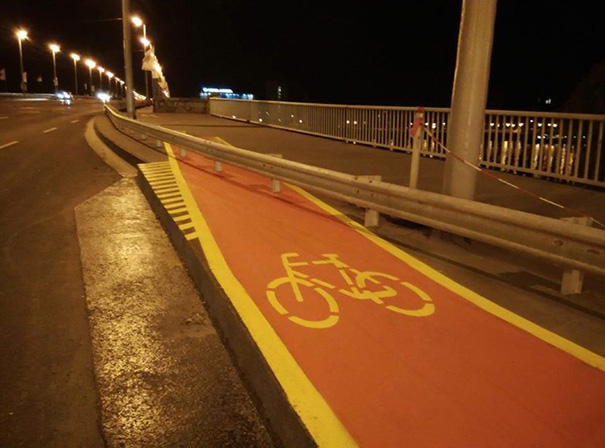 We hope the bicyclists who use this lane can also do some tricks.