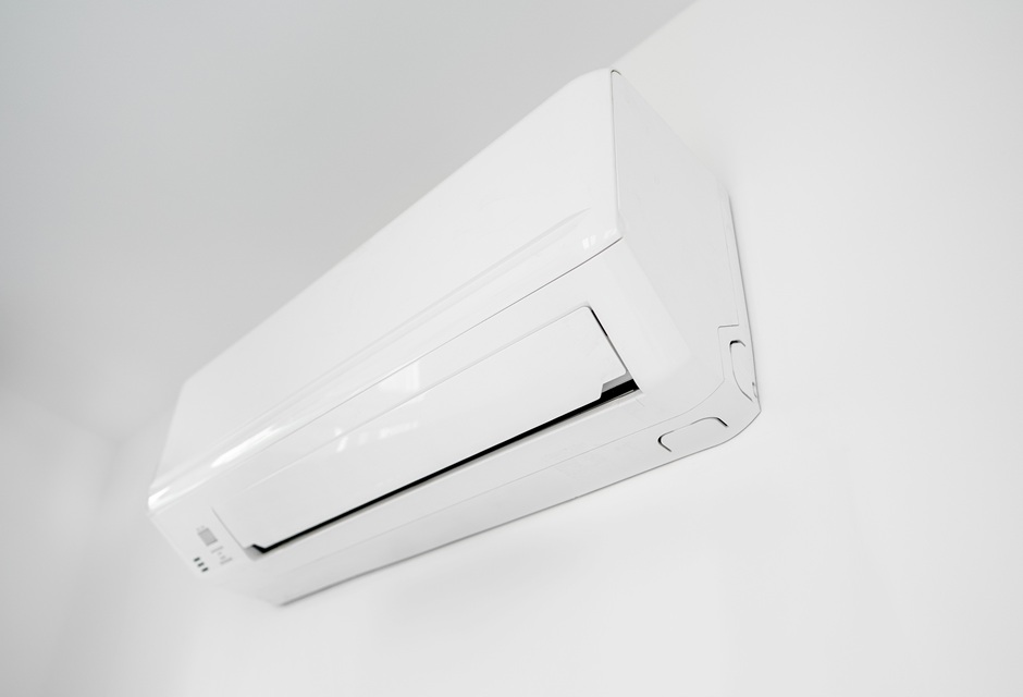 Should You Keep Your Window AC Vent Open Or Closed?
